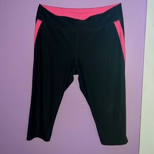 Women’s Black and Pink Capri